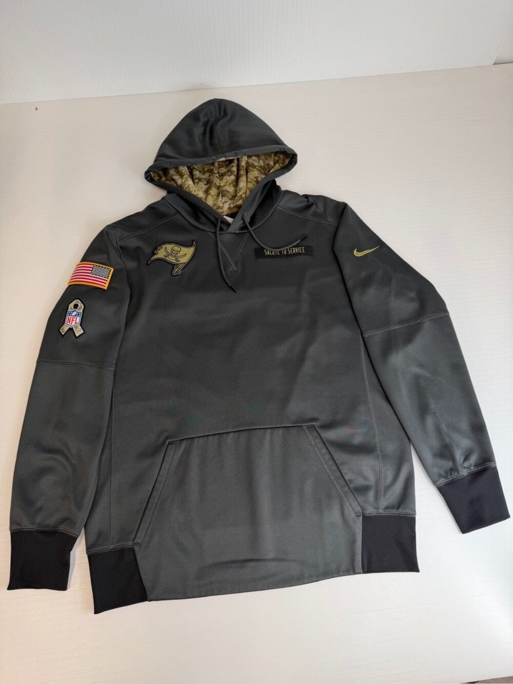 Tampa Bay Buccaneers Hoodie Men Large Salute To Service USA Flag Nike Therma Nw